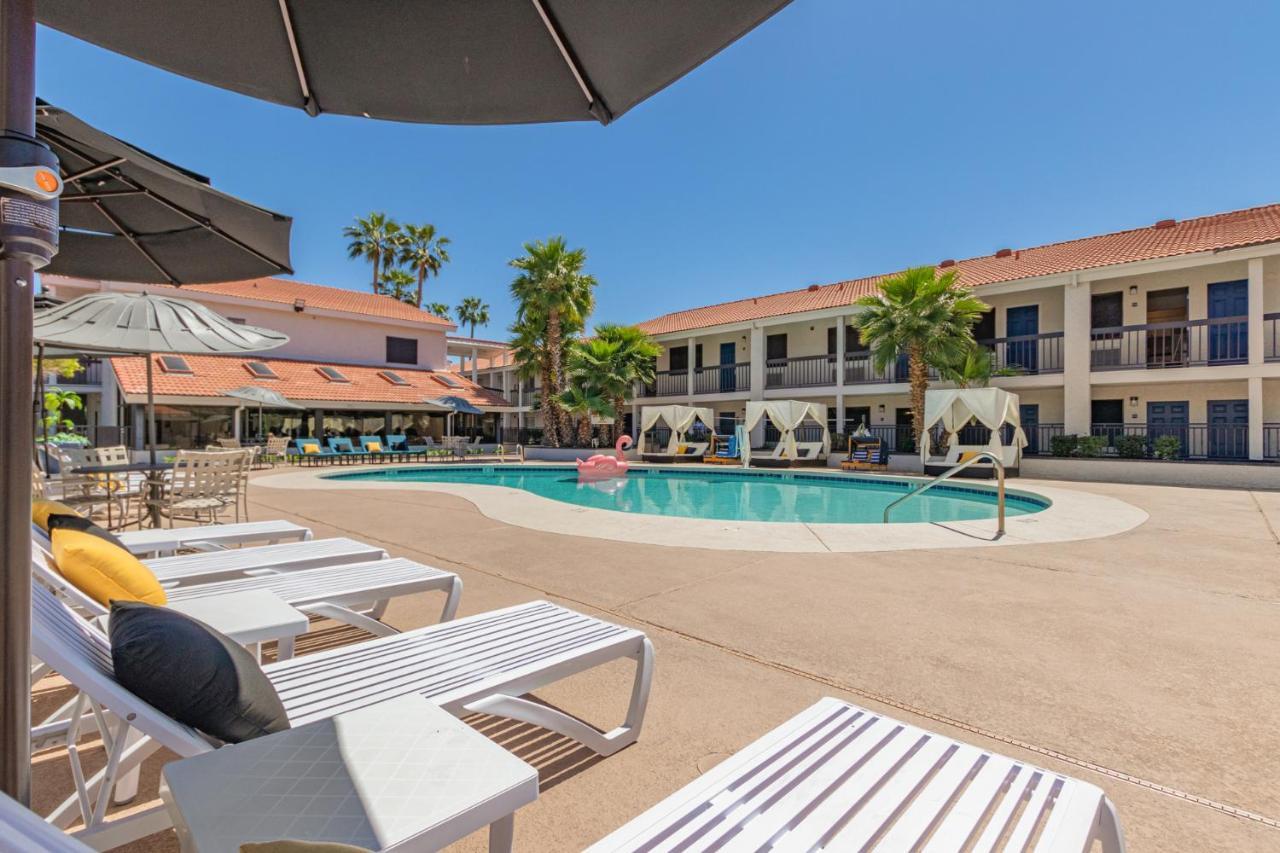 Venture On Country Club Apartment Mesa Exterior photo